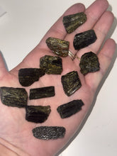 Load image into Gallery viewer, 50g Natural Raw Green Epidote Terminated Crystal Mineral Gemstone Specimen Lot