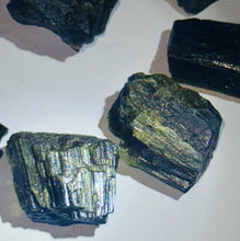 Load image into Gallery viewer, 50g Natural Raw Green Epidote Terminated Crystal Mineral Gemstone Specimen Lot